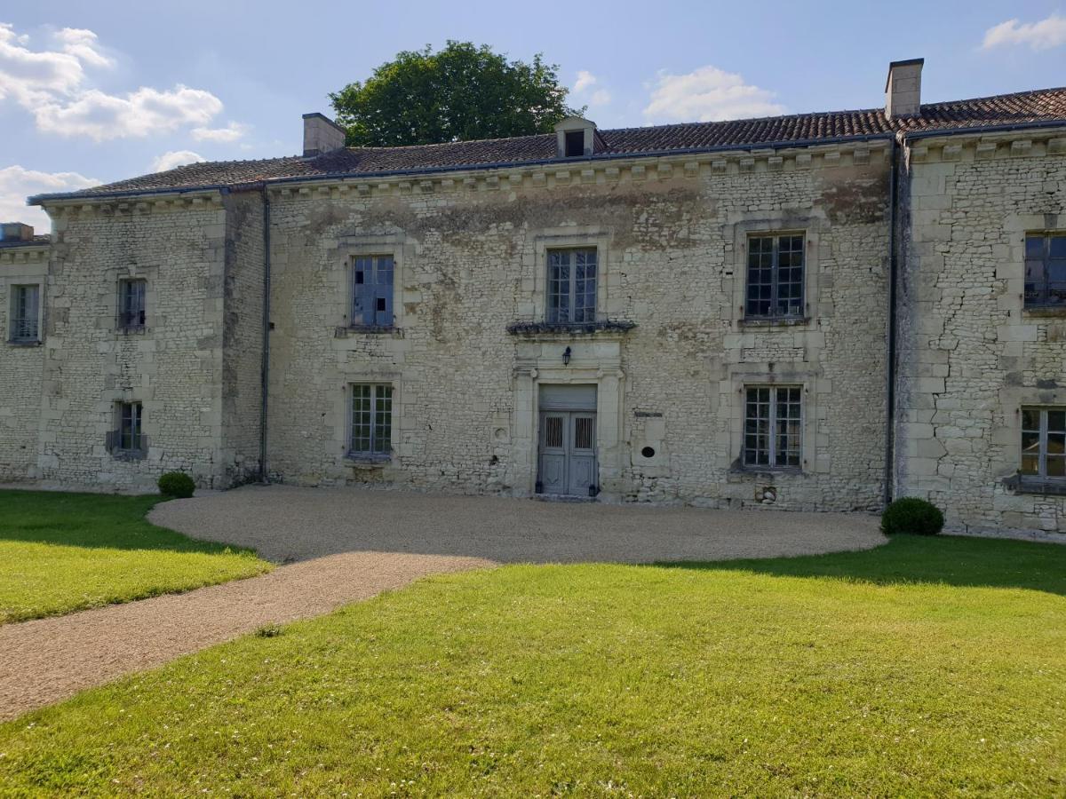 Domaine De Bourgville Monts-sur-Guesnes Eksteriør billede