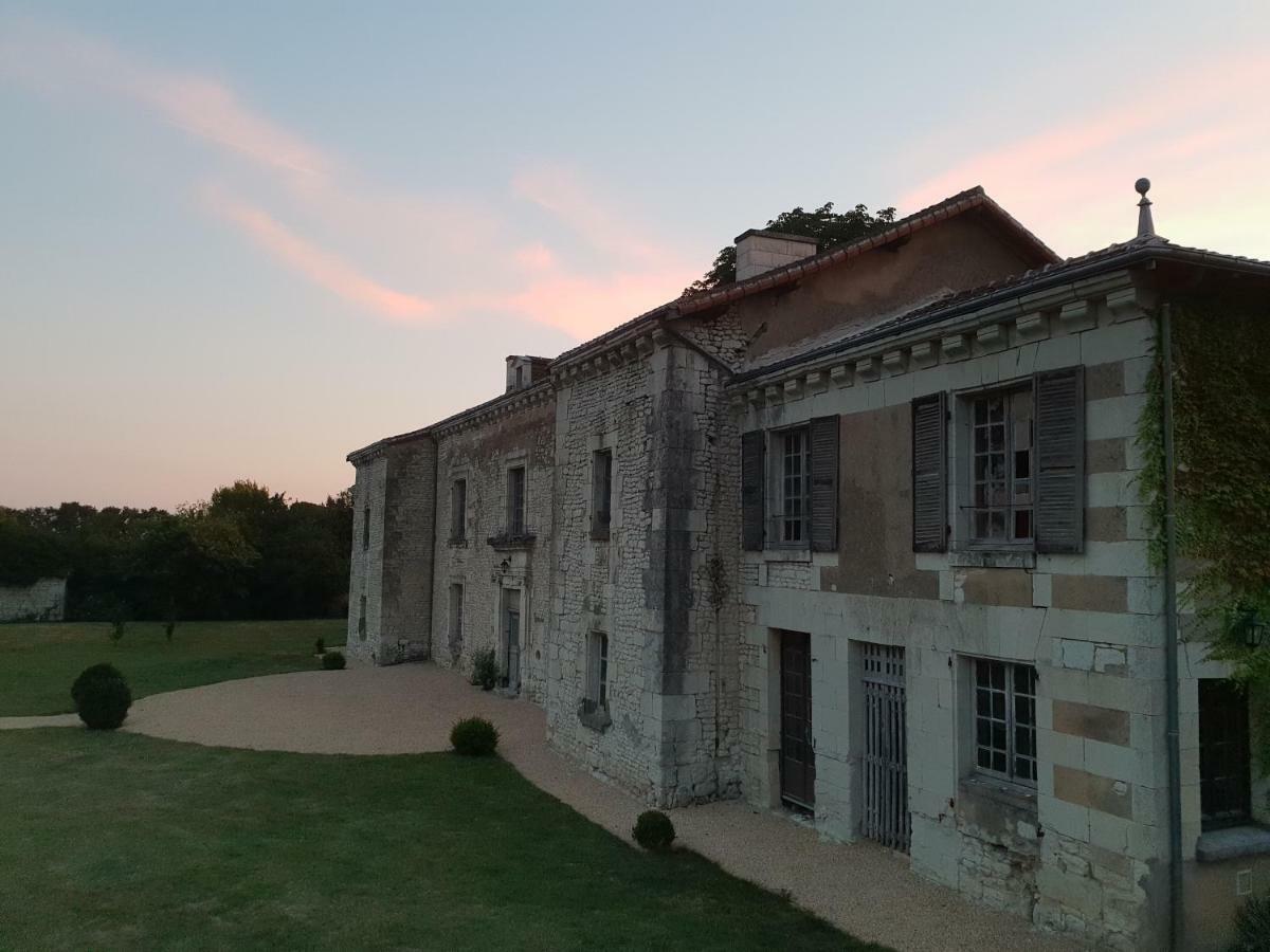 Domaine De Bourgville Monts-sur-Guesnes Eksteriør billede