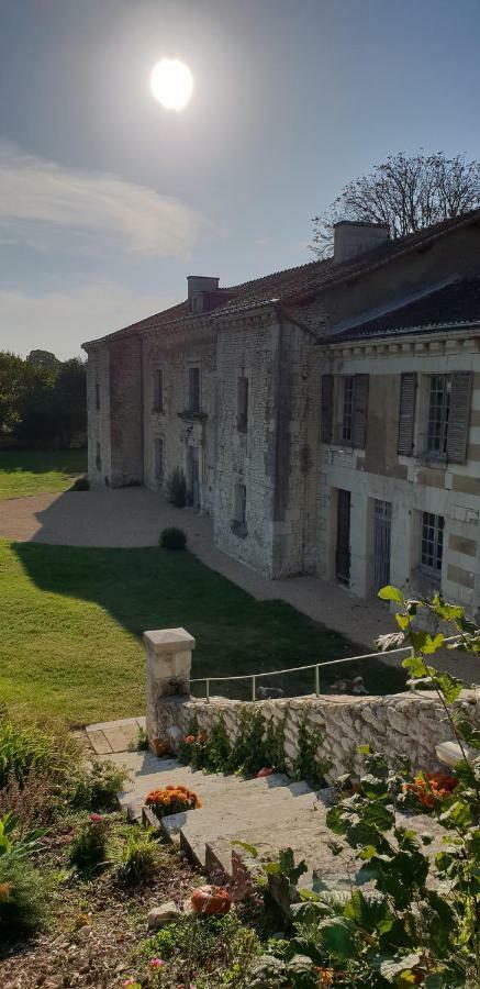 Domaine De Bourgville Monts-sur-Guesnes Eksteriør billede