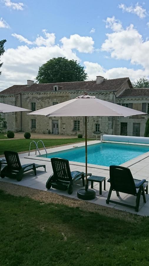 Domaine De Bourgville Monts-sur-Guesnes Eksteriør billede