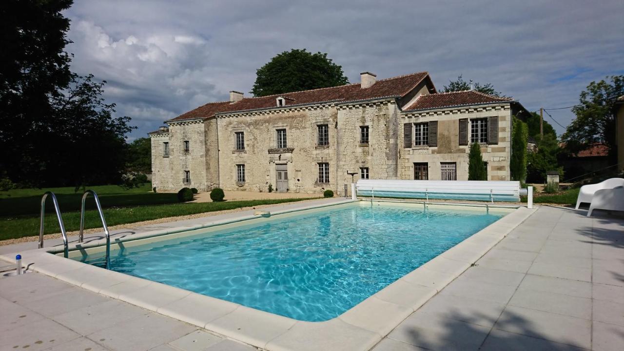 Domaine De Bourgville Monts-sur-Guesnes Eksteriør billede